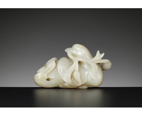 A PALE CELADON JADE FIGURE OF A DUCK, 18TH CENTURYChina. Carved as a reclining duck, with its head turned backwards holding a