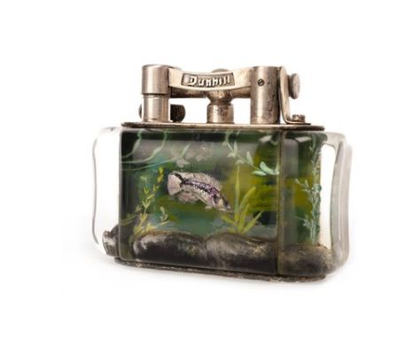 1950s DUNHILL AQUARIUM TABLE LIGHTER, Reg No. 737418, the lucite panels intaglio decorated with fish and aquatic plants, 10cm