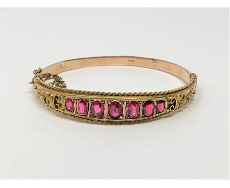 An antique gold bangle, 9.4g.