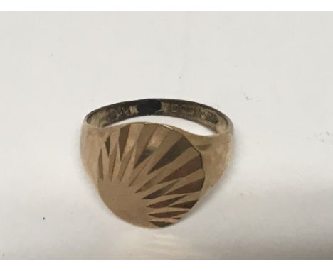 A Gents 9carat gold signet type ring weight 5g approx.