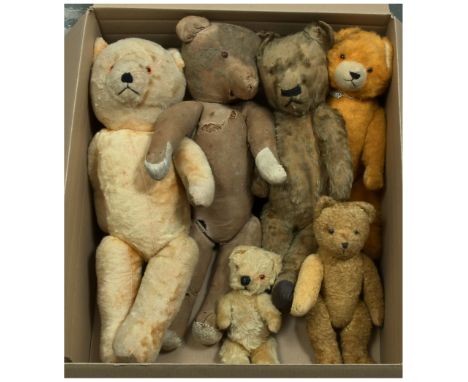 Collection of vintage mohair and artificial silk teddy bears, Poor to Good, largest 22"/56cm, smallest 9"/23cm.