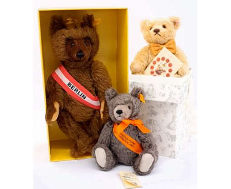 Steiff teddy bear pair including: (1) Berlin Bear, yellow tag, 0251/34, LE to years 1985-1987 US Special Edition, brown mohai