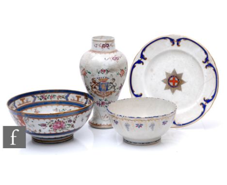 A collection of ceramics, to include Coalport 'Order Of The Garter' Windsor Castle banquet plate, diameter 25cm, a Samson Arm