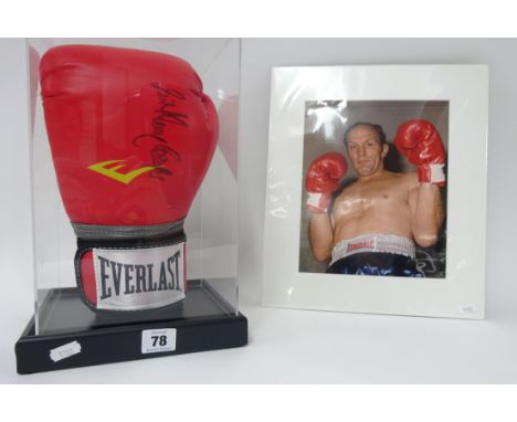Sporting memorabilia, a Everlast boxing glove, reputedly signed by Sir Henry Cooper with certificate.