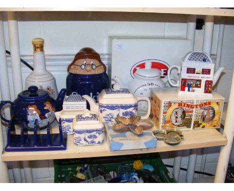 Wade ceramic collectables, including Tetley Tea memorabilia 