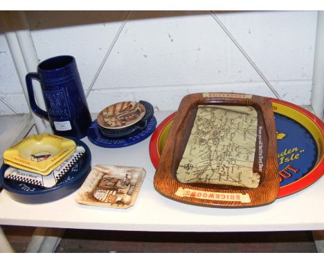 Assorted breweriana, including vintage Mews circular tray and Black & White Scotch Whisky ashtray  
