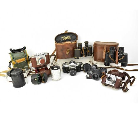 A quantity of vintage cameras including a Soligor TM, a Voigtlander Vito B, a Franka Super-Frankarette Pronor-SVS, an Olympus