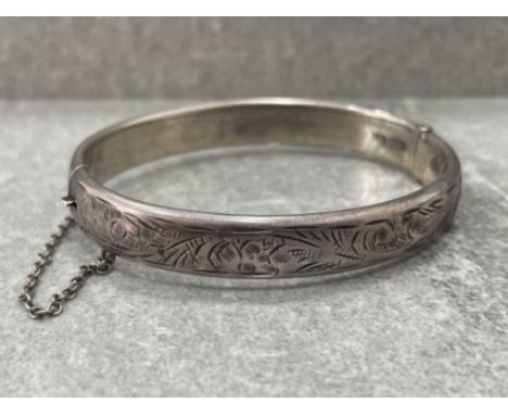 SILVER HALLMARKED PATTERNED BANGLE WITH SAFETY CHAIN