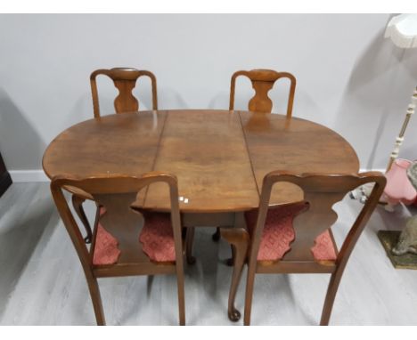 EARLY 20TH CENTURY QUEEN ANNE STYLE GATE LEGGED DINING TABLE WITH 4 UPHOLSTERED SPLAT BACK CHAIRS