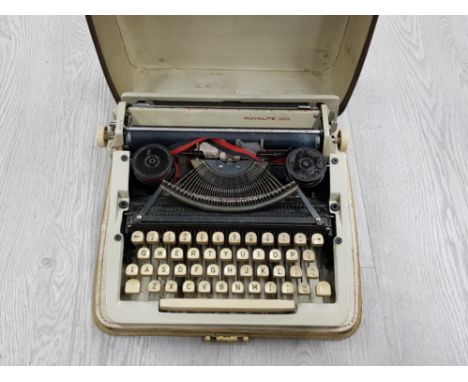 VINTAGE ROYALITE 120 TYPEWRITER WITH ORIGINAL CARRY CASE