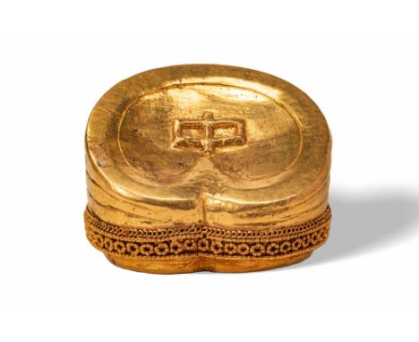 Ca. 100 - 1 BC. A hoof-shaped gold ingot. The surface bears tooling and casting marks. Around the lower body is an elaboratel