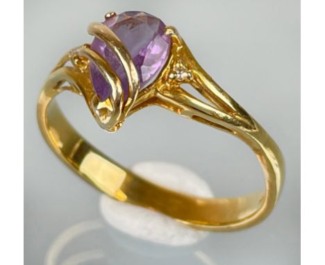 Damenring 585 Gelbgold. Wohl besetzt mit Amethyst in Tropfenform.Circa 3,18 Gramm Gesamtgewicht. Farbstein circa 8 mm x 5 mm 