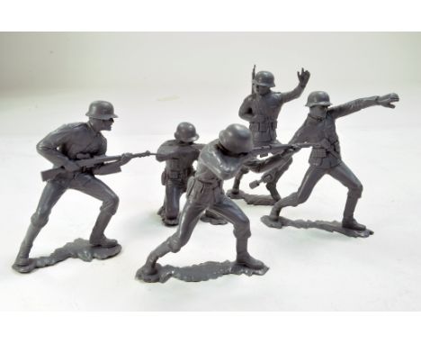 Large Scale Marx Plastic Soldiers, unpainted. Excellent.