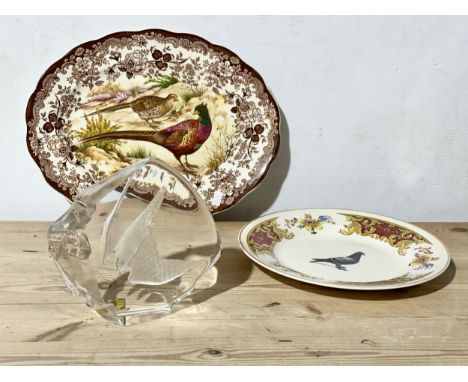 A large Mats Jonasson glass sculpture. With a platter and plate.