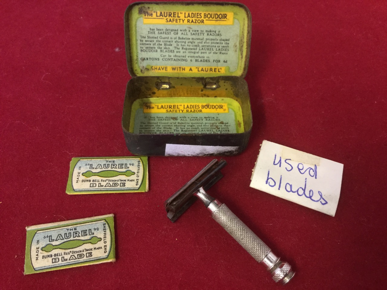 A cased Laurel ladies Boudoir safety razor, the tin with instructions ...