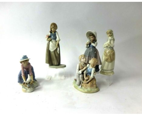 Modern porcelain figures including Nao (6)