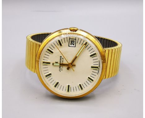 JUNGHANS VINTAGE HANDAUFZUGSUHR im vergoldeten Gehäuse, 3-Zeiger Uhr mit Datum und weißem Zifferblatt, 1970er Jahre. Goldfarb