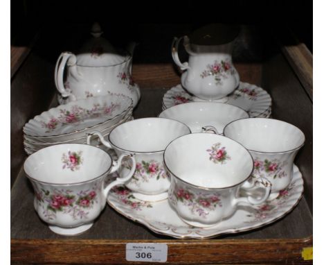 A Royal Albert Lavender Rose tea service, sixteen pieces