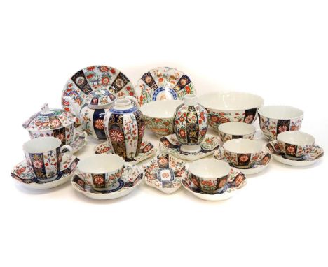 Worcester Queens pattern assembled teaset  circa 1770, to include a teapot, two slop bowls, spoon tray, sucrier, tea caddy, s