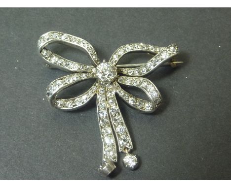 Attractive Victorian diamond bow brooch with old cut brilliants, in gold fronted with silver.