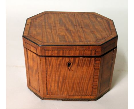 Small Georgian tea caddy of octagonal form with inlald stringing and escutcheon, the interior with single lidded compartment,