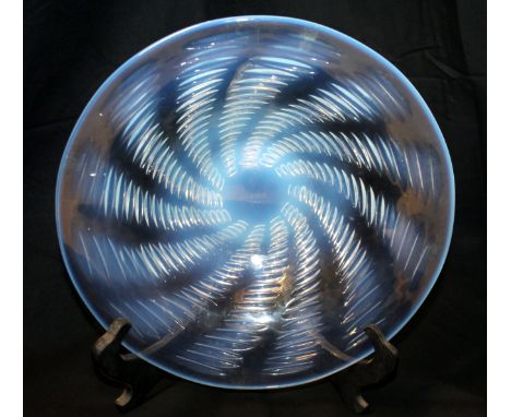Lalique "Ondes" opalescent glass circular shallow bowl, etched mark R. Lalique France, 26cm diameter   Condition Report.  Gen