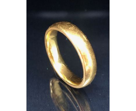 22ct Gold fully hallmarked band approx size 'M' &amp; 6.8g