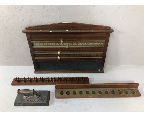 Vintage mahogany snooker scoreboard with brass fittings and slate insert, approx 67cm x 50cm (A/F), accompanied by cue stand 