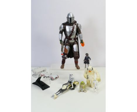 Star Wars - Hasbro - A group of Star Wars figures and accessories including Han Solo in Hoth gear, 2 x Rebel droids, Wampa, I