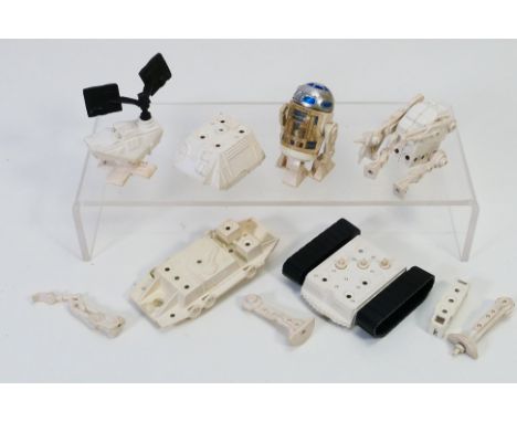 Star Wars - Palitoy - Kenner - A loose vintage 3¾" Star Wars 'Droid Factory R2-D2' action figure with a quantity of Droid par