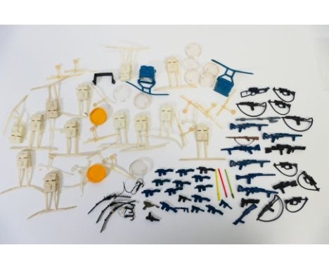Star Wars - Palitoy - Kenner - A cache of loose 3¾" Star Wars weapons and accessories. Lot includes Chewbacca Rifle; Prune Fa