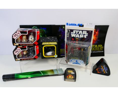 Star Wars - Hasbro - Hot Toys - Others - A mixed collection of boxed / carded Star Wars themed action figures and Star Wars c