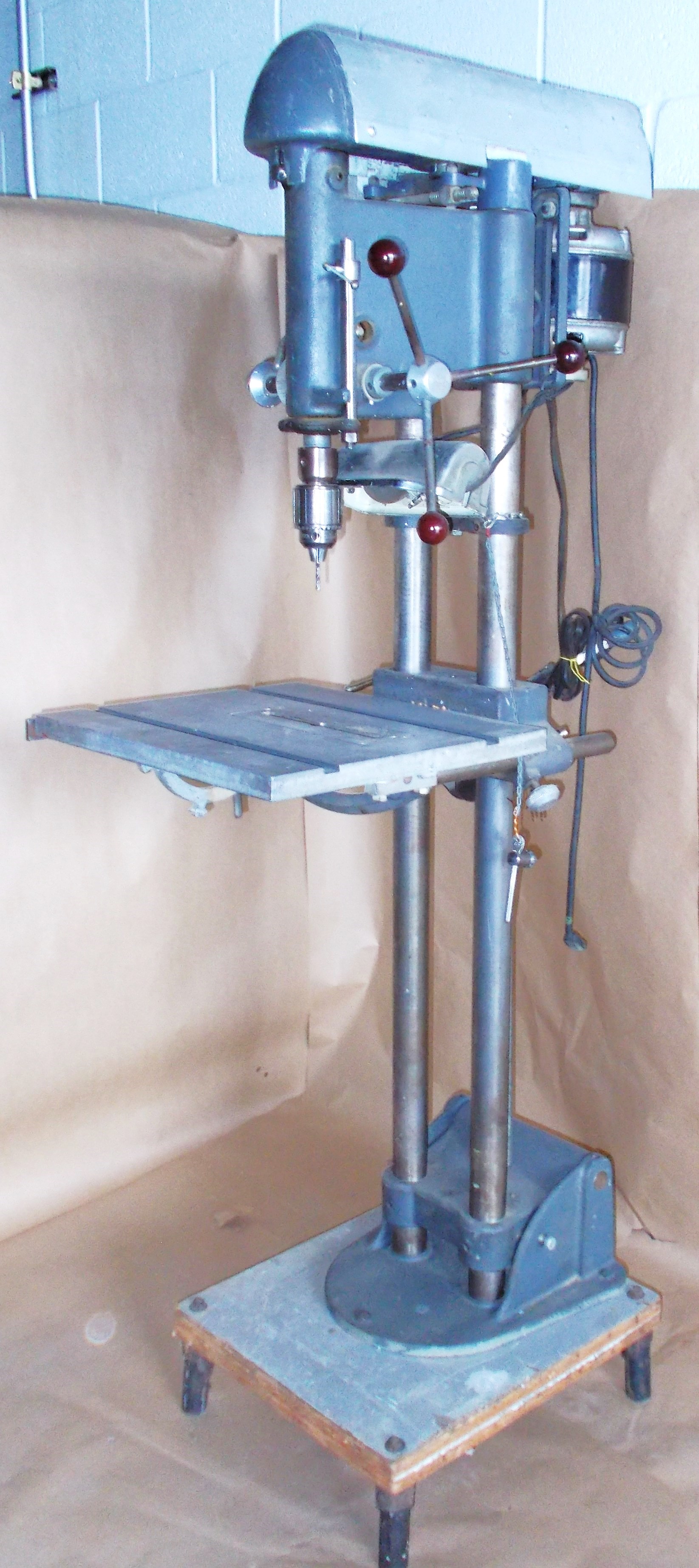 SHOPSMITH MODEL 10E, MULTIMACHINE, SET UP AS DRILL PRESS ON BASE S/N 7076