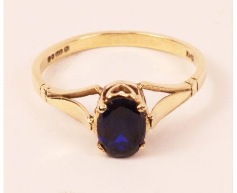 Single stone oval sapphire gold ring hallmarked 9ct  Condition Report Ring size = M-N. Sapphire = approx 0.7cm length and 0.4