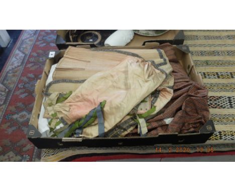 A small quantity of vintage clothing