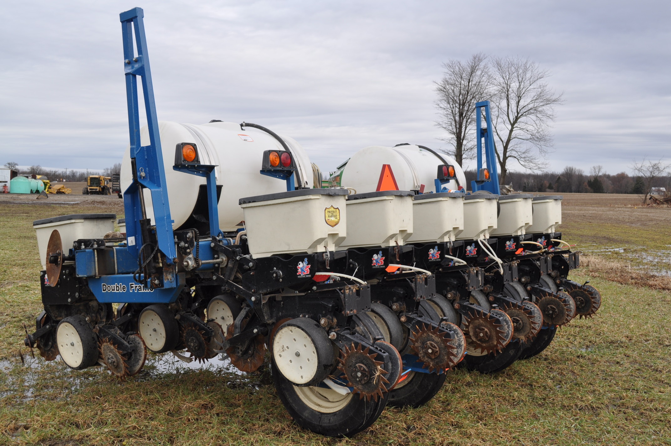 Kinze 3000 twin row corn planter, 67.5” twin rows, liquid fertilizer
