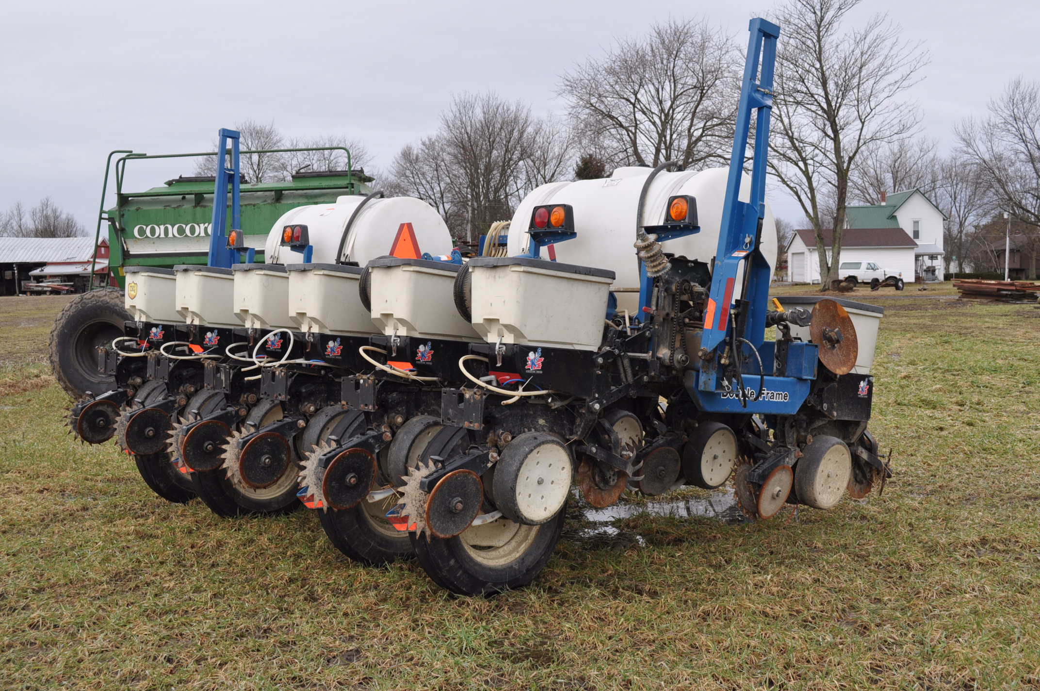 Kinze 3000 twin row corn planter, 67.5” twin rows, liquid
