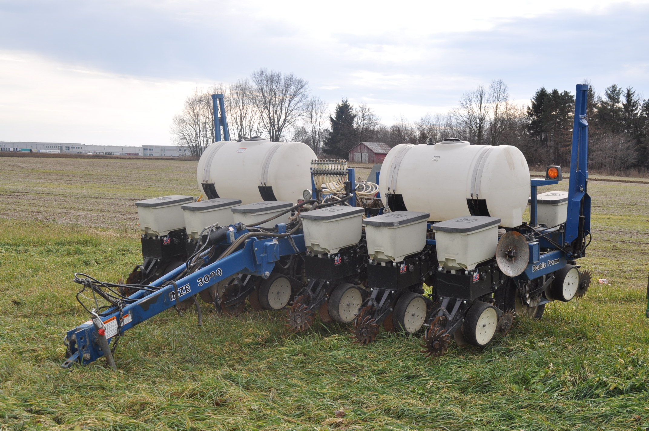 Kinze 3000 twin row corn planter, 67.5” twin rows, liquid fertilizer