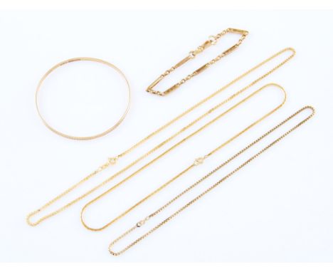 A lot to include a 9ct yellow gold box link chain, stamped with Birmingham import mark for 1992, a 9ct yellow gold bangle, br