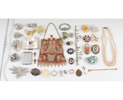 A lot to include a wire mesh and enamel evening bag, a mother of pearl compact, a collection of 22 brooches, a wrist watch, a
