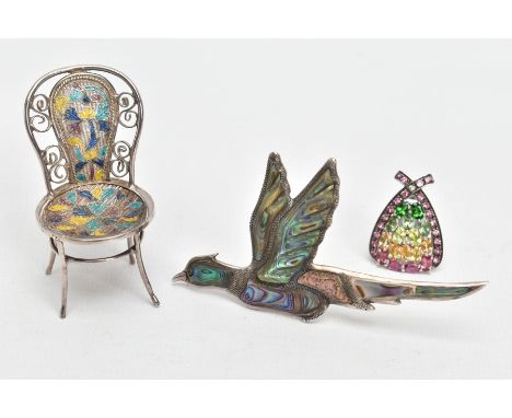 THREE WHITE METAL ITEMS, to include a multi colour gem set pendant, stamped '925', a white metal brooch in the form of a bird