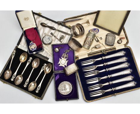 A SELECTION OF SILVER AND WHITE METAL ITEMS, to include a cased set of six teaspoons, with openwork terminals, each hallmarke