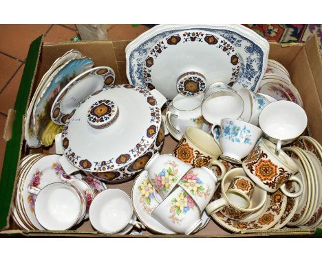 A BOX OF ASSORTED CERAMIC TEA AND DINNERWARES, to include two Midwinter Kismet tureens, twelve pieces of Midwinter Woodland d