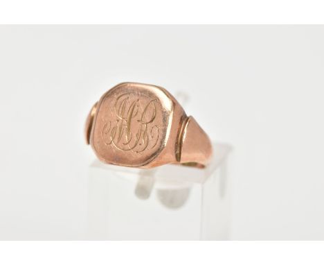 AN EARLY 20TH CENTURY, GENTLEMENS 9CT ROSE GOLD SIGNET RING, of a square form, engraved with initials, tapered shoulders, to 