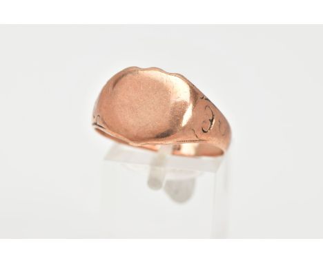 A GENTLEMENS 9CT ROSE GOLD SIGNET RING, (split shank) vacant shield shaped signet, rubbed scroll detail to the shoulders, hal