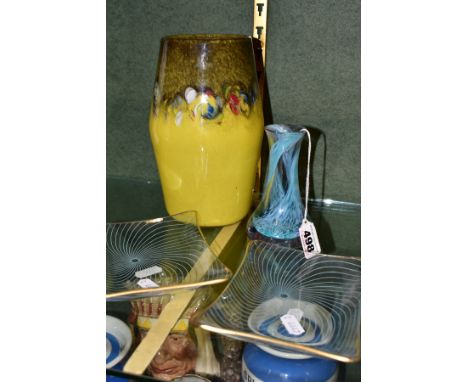 A STRATHEARN VASE AND THREE OTHER PIECES OF 20TH CENTURY GLASSWARE, the Strathearn vase with coloured swirls on a yellow and 