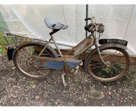 A LATE 1950s /EARLY 1960s RALEIGH MOPED possibly a RM1 or RM1C for Restoration. With a Sturmey Archer 49.9cc engine, hub brak