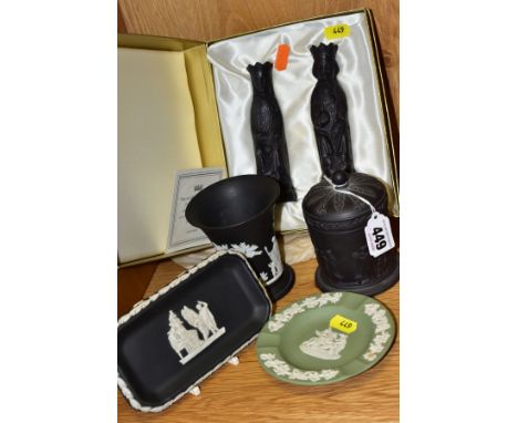 FIVE PIECES OF WEDGWOOD BLACK BASALT AND JASPERWARE, comprising a boxed black basalt limited edition King and Queen from a se