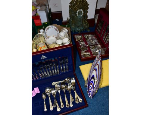 A BOX AND LOOSE CERAMICS, CLOCK, GLASSWARES, CUTLERY ETC, to include an ornate brass table clock (in poor condition), a Wade 