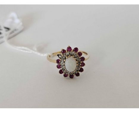 AN OPAL OVAL CLUSTER RING WITH DIAMOND & RUBY BORDER IN GOLD, SIZE 'P'